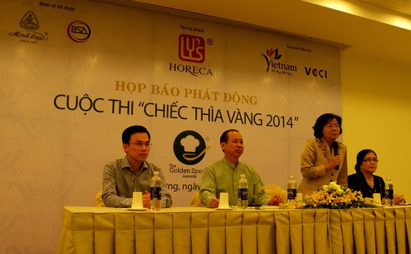 Nhiều món ngon hồn nhiên chưa đóng gói được!