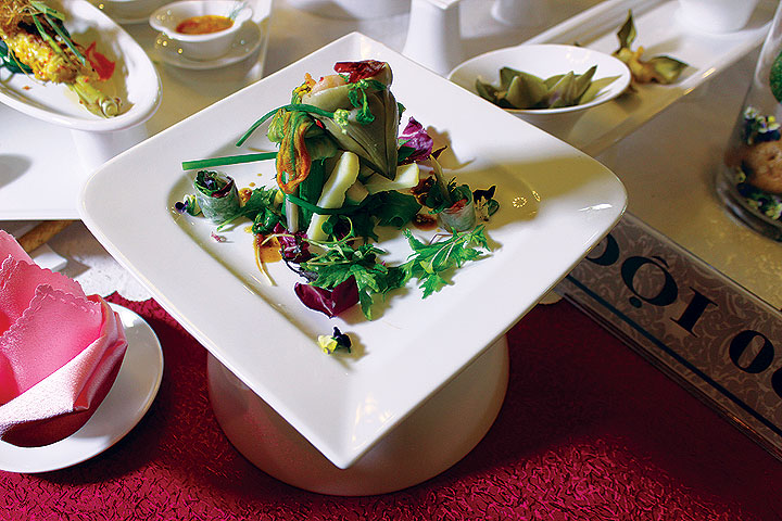 Tiệc rừng đúng chất cao nguyên: ăn lá nếm hoa