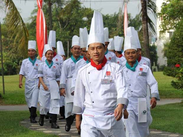 Hơn nhau cái đầu, đôi mắt!