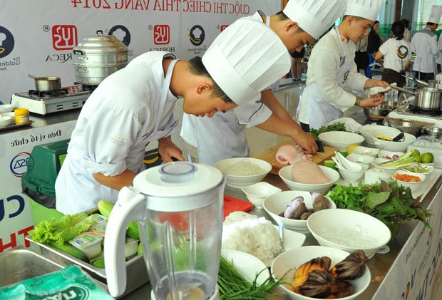 Bếp 5 sao nấu món vỉa hè