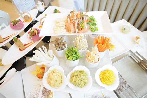 Các đội thi có được tự chuẩn bị bàn trưng bày không?