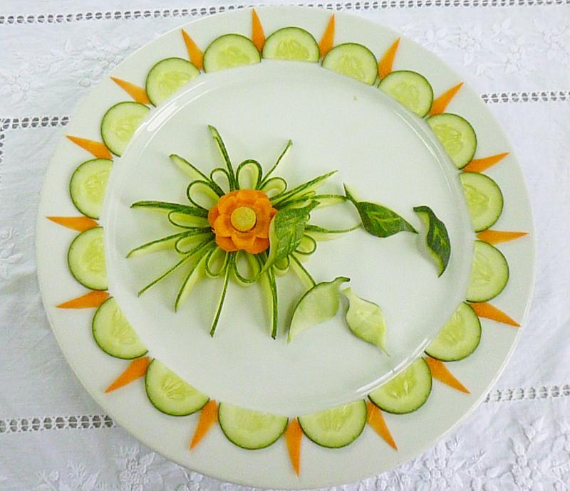 Đội thi có được tỉa rau củ trước cho phần trưng bày không? 