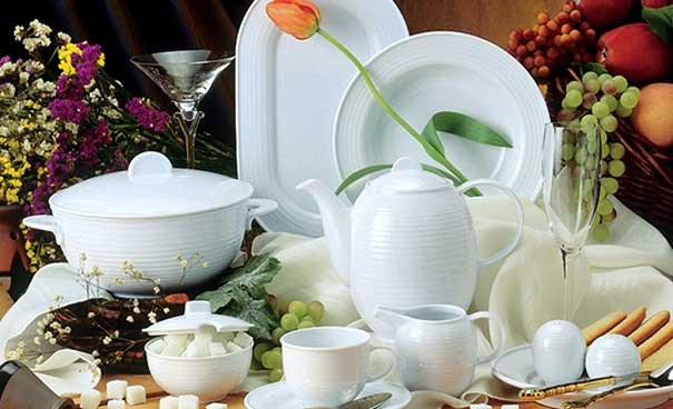 Đội thi được mang theo công vật dụng nào?