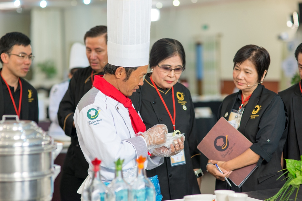 Gay cấn vòng sơ tuyển đầu tiên cuộc thi Chiếc Thìa Vàng 2015