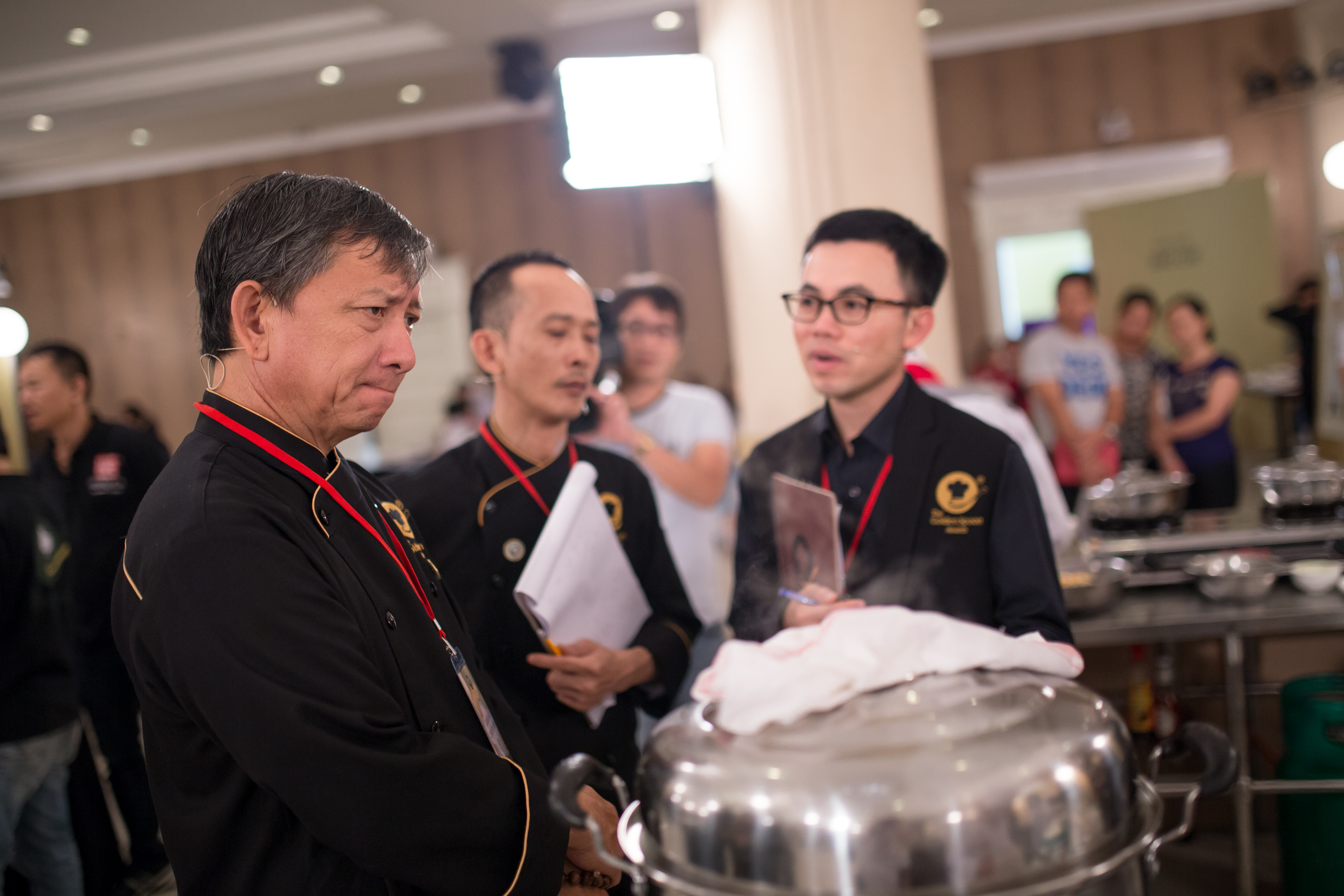 Chùm ảnh: Những phút đăm chiêu của ban giám khảo