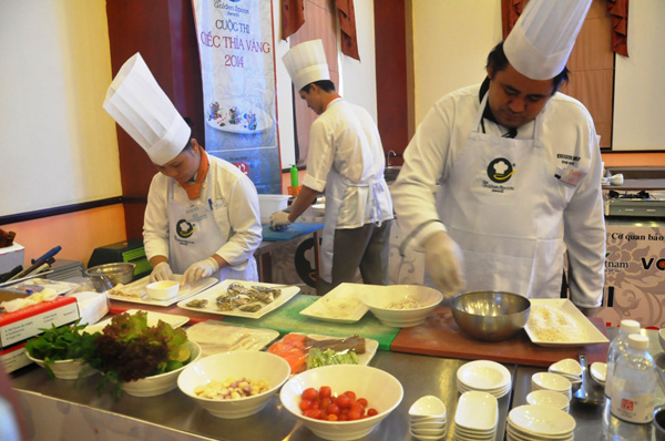 Bay bổng Chiếc thìa vàng