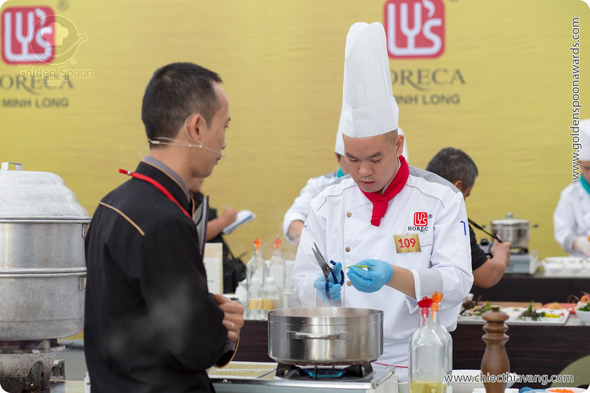 Review Chiếc Thìa Vàng 2015