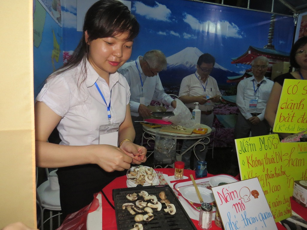 Hơn 100.000 lượt du khách tham dự Liên hoan ẩm thực quốc tế Huế 2016