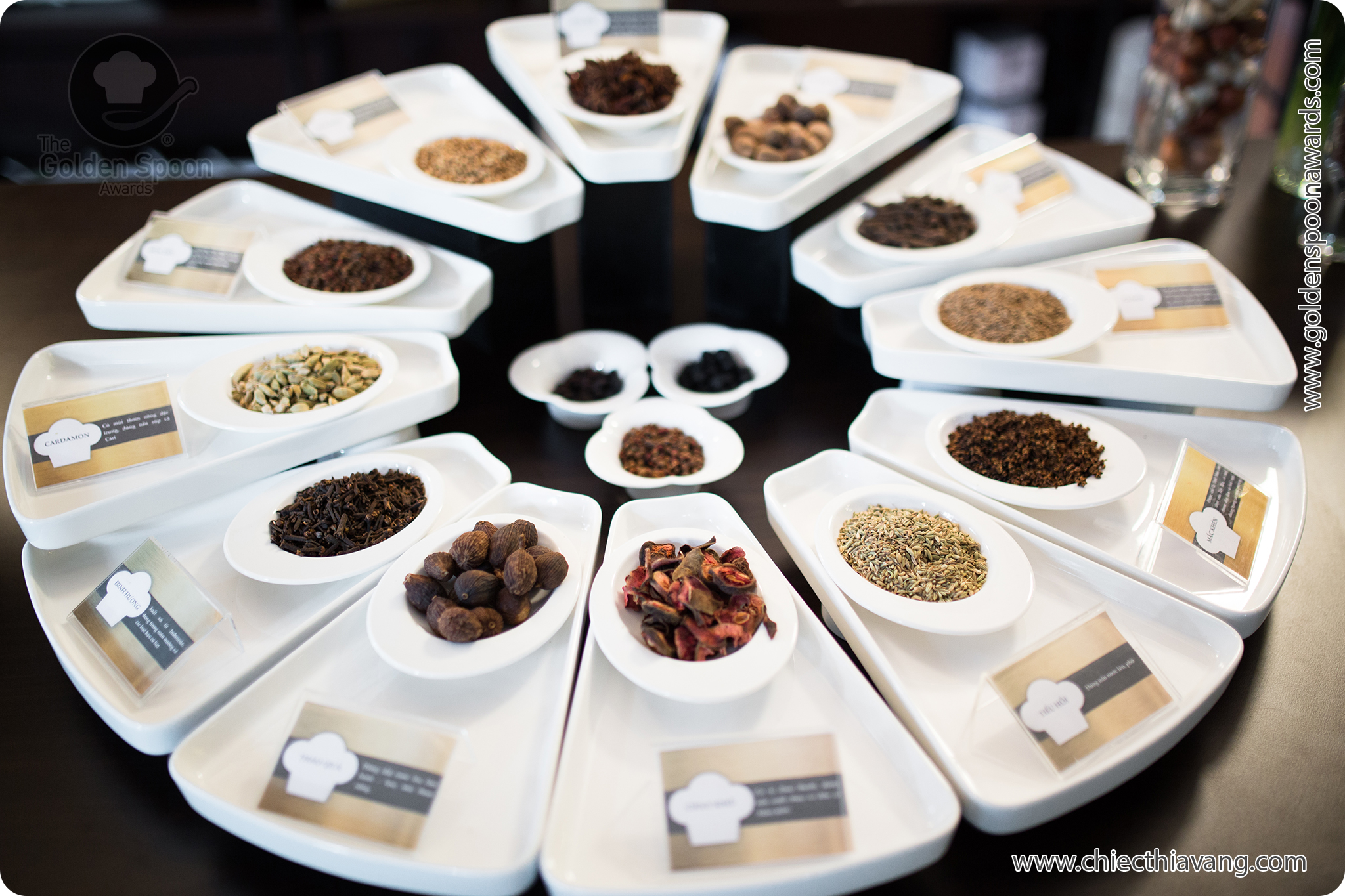 http://cms.chiecthiavang.com/Images/Uploaded/Share/2016/05/10/79aA-display-table-of-Vietnamese-spices-at-the-Golden-Spoon-contest.jpg