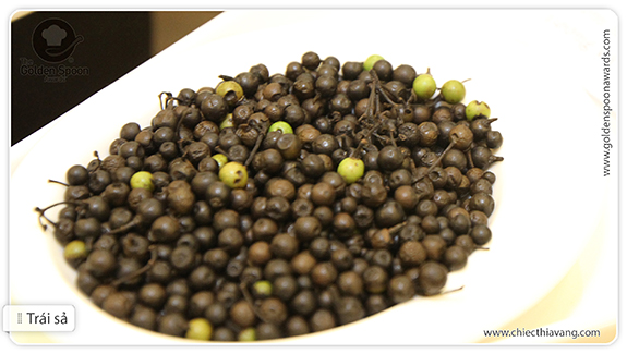 Keep your stomach warm and release your heat with “trái sả” - wild pepper
