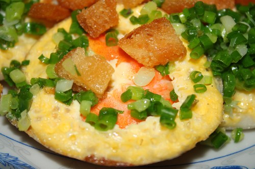 Autumn “Bánh Căn” - rice pancake with pork and shrimp 