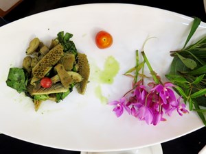 Warming up your stomach with Vietnamese specialties “cà sóc - muối mật” 