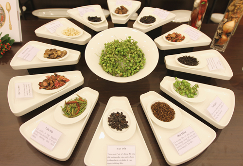 A Vietnam cuisine map covering 4000 years