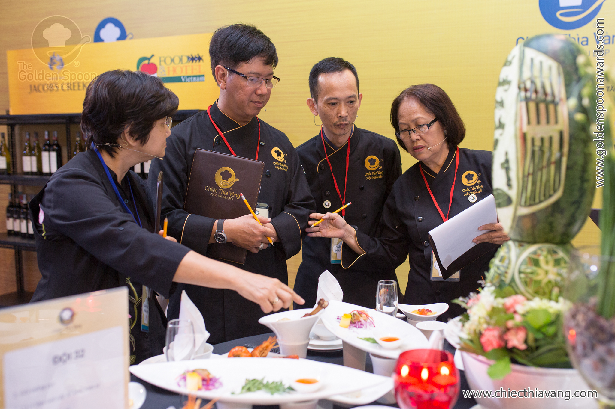 Độc, lạ và bất ngờ ngay trận mở màn