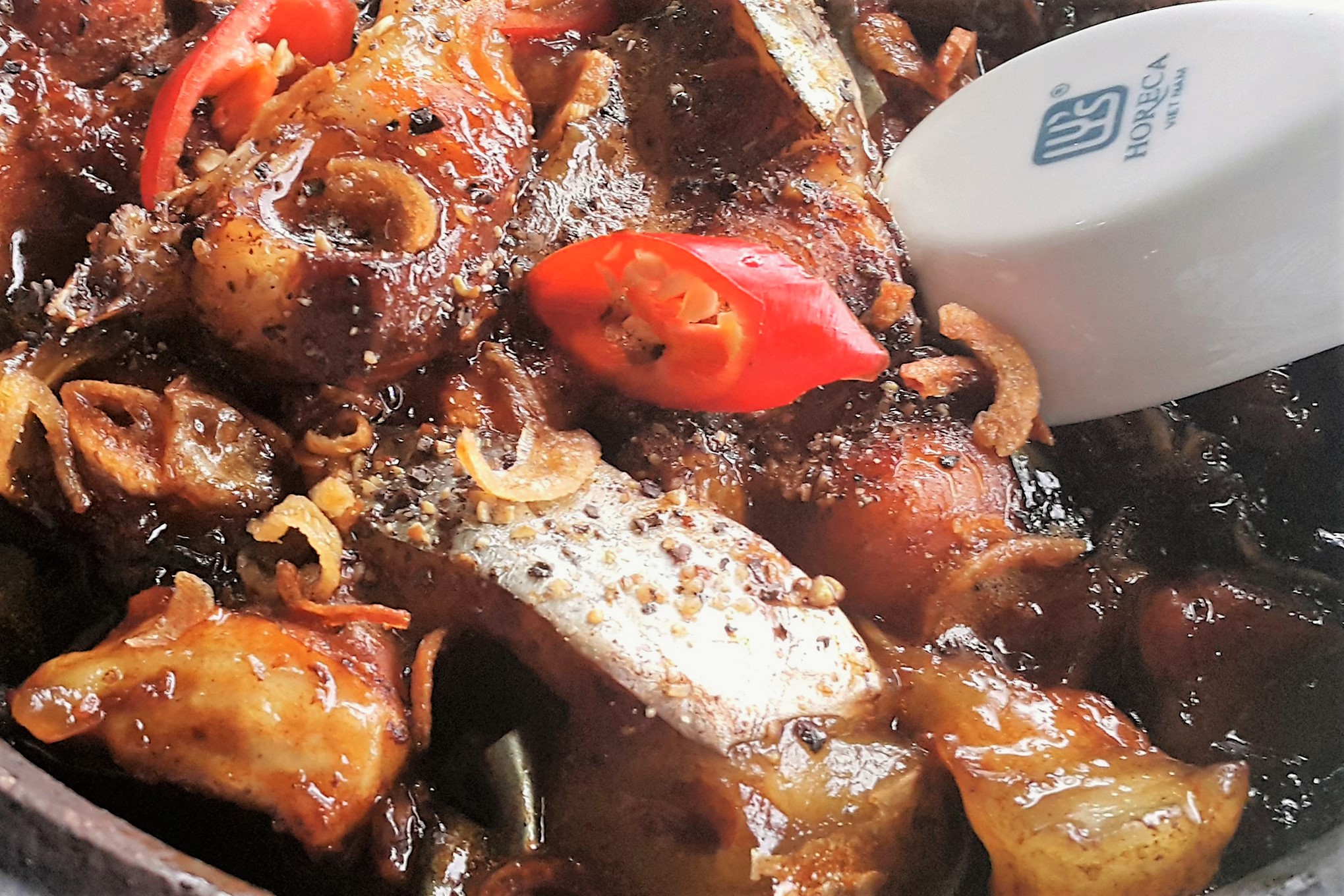 Cá vồ đém kho tiêu ngày mưa tháng 8