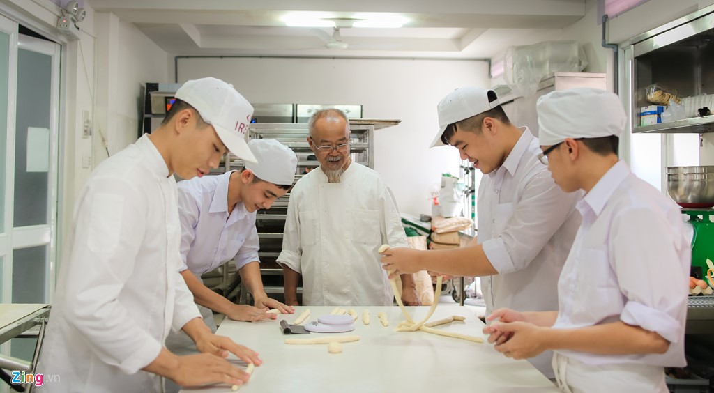 Đầu bếp Việt kiều mở trường miễn phí ở Sài Gòn