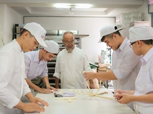 Đầu bếp Việt kiều mở trường miễn phí ở Sài Gòn