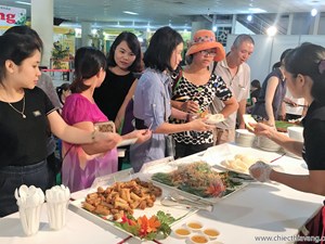 Rộn ràng ẩm thực Chiếc Thìa Vàng tại Hội chợ HVNCLC Hà Nội