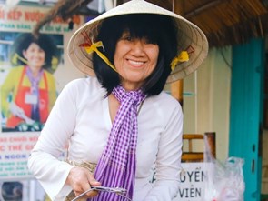 Người phụ nữ mang chuối nếp nướng Nam Bộ ra thế giới 