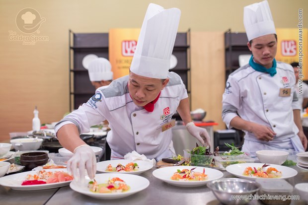 When Ha Noi traditional dishes wear new suits