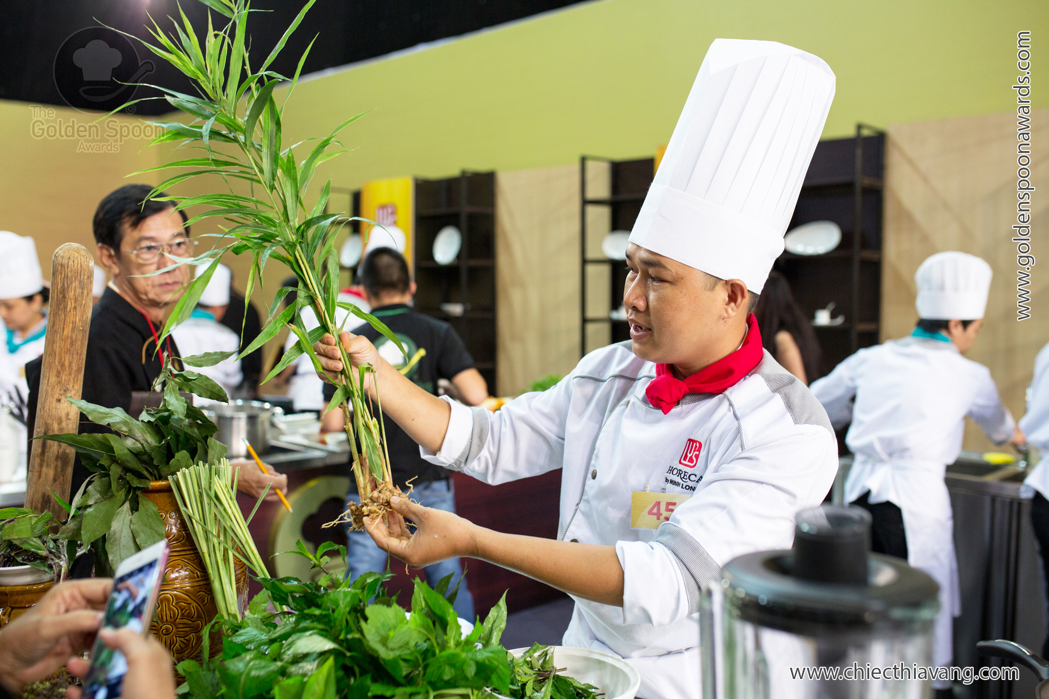 Hoa quả rừng tạo hương vị độc đáo cho bàn tiệc cao cấp