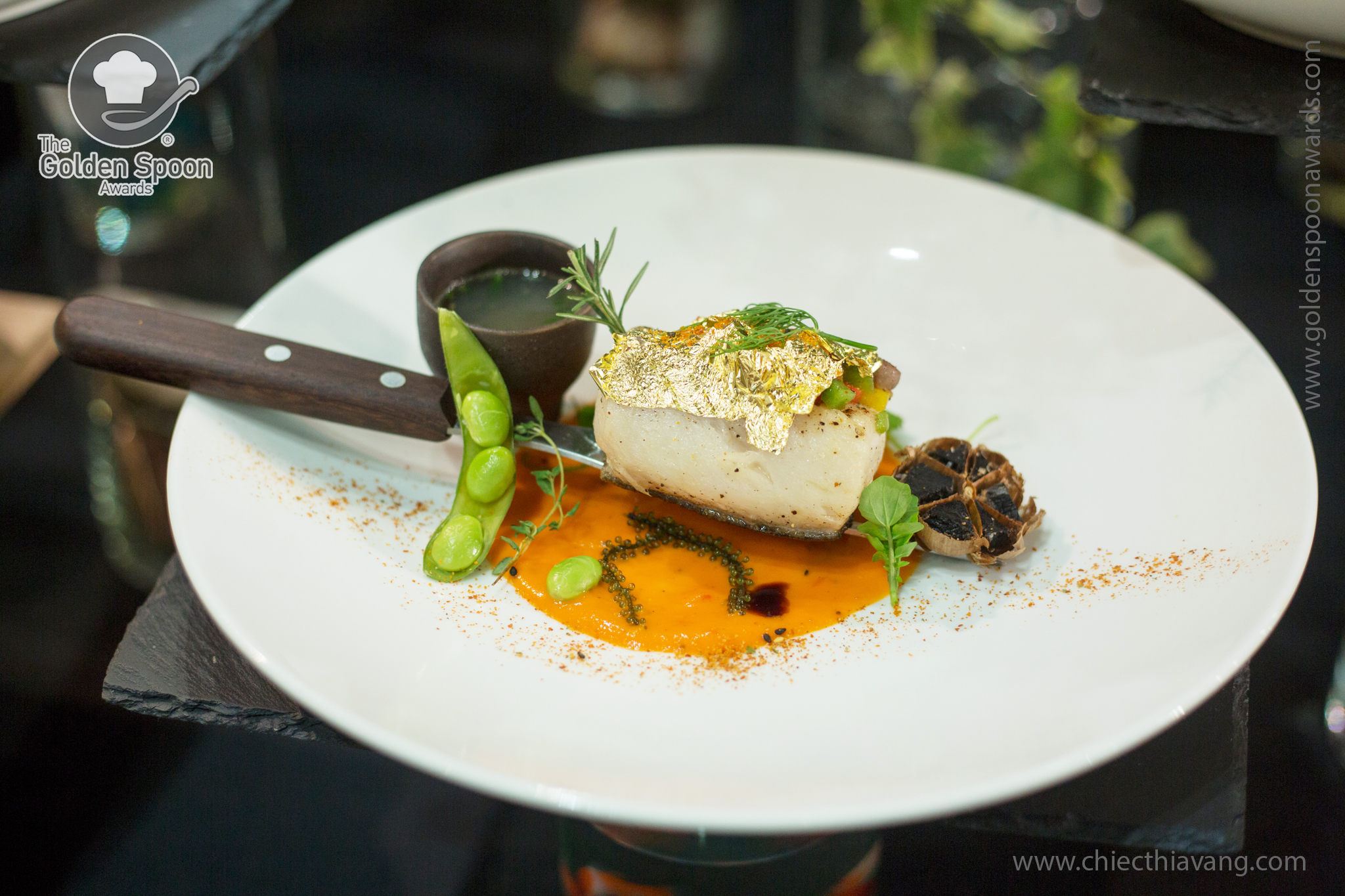 Tỏi đen, nấm đông trùng hạ thảo cầu kỳ trong thực đơn