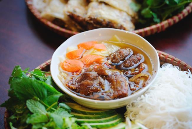 10 essential Vietnamese dishes every visitor should try