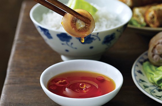 Mắm rơi giọt vắn giọt dài