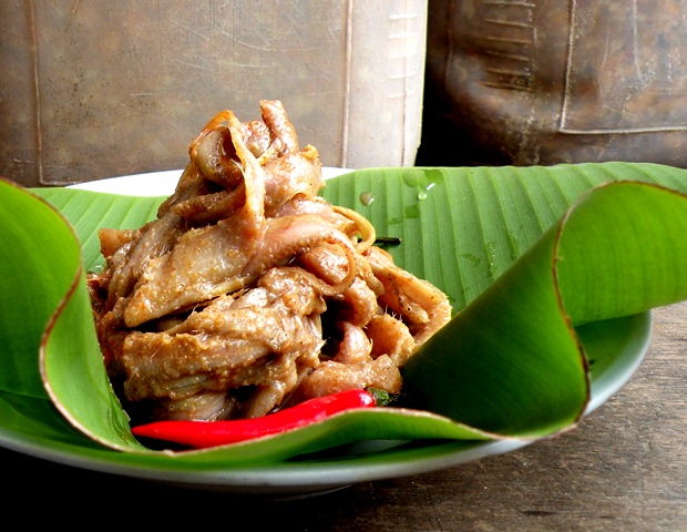 'Bùa mê' mắm chua lép xương!