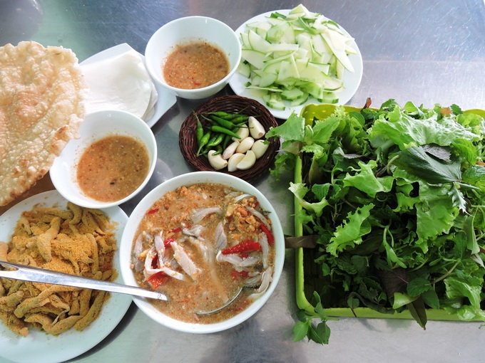 Gỏi cá trích Nam Ô bình dân mà sang trọng 