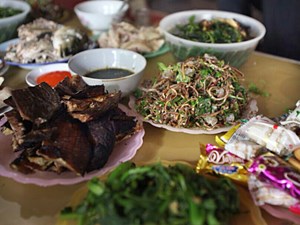Raw fish salad: VIP dish by Vietnam's Thai people