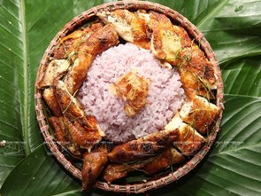 Mai Chau’s Purple Steamed Glutinous Rice and Chicken Grilled with Sichuan Pepper