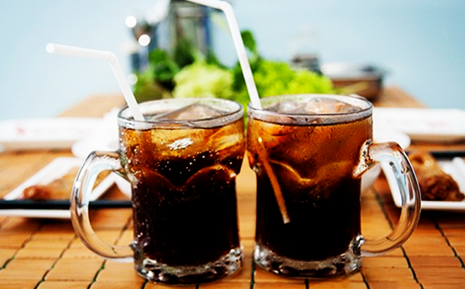 Mỗi lon nước ngọt làm hại cơ thể bạn thế nào?