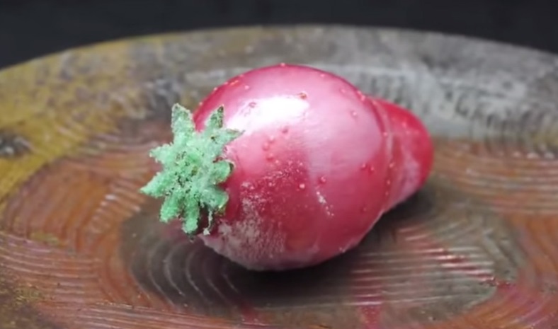 Làm bánh dâu tây bằng phương pháp phân tử