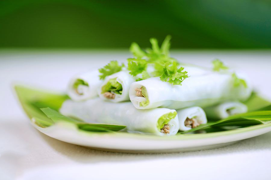 Stories Add Spice to Two Hanoi Specialties