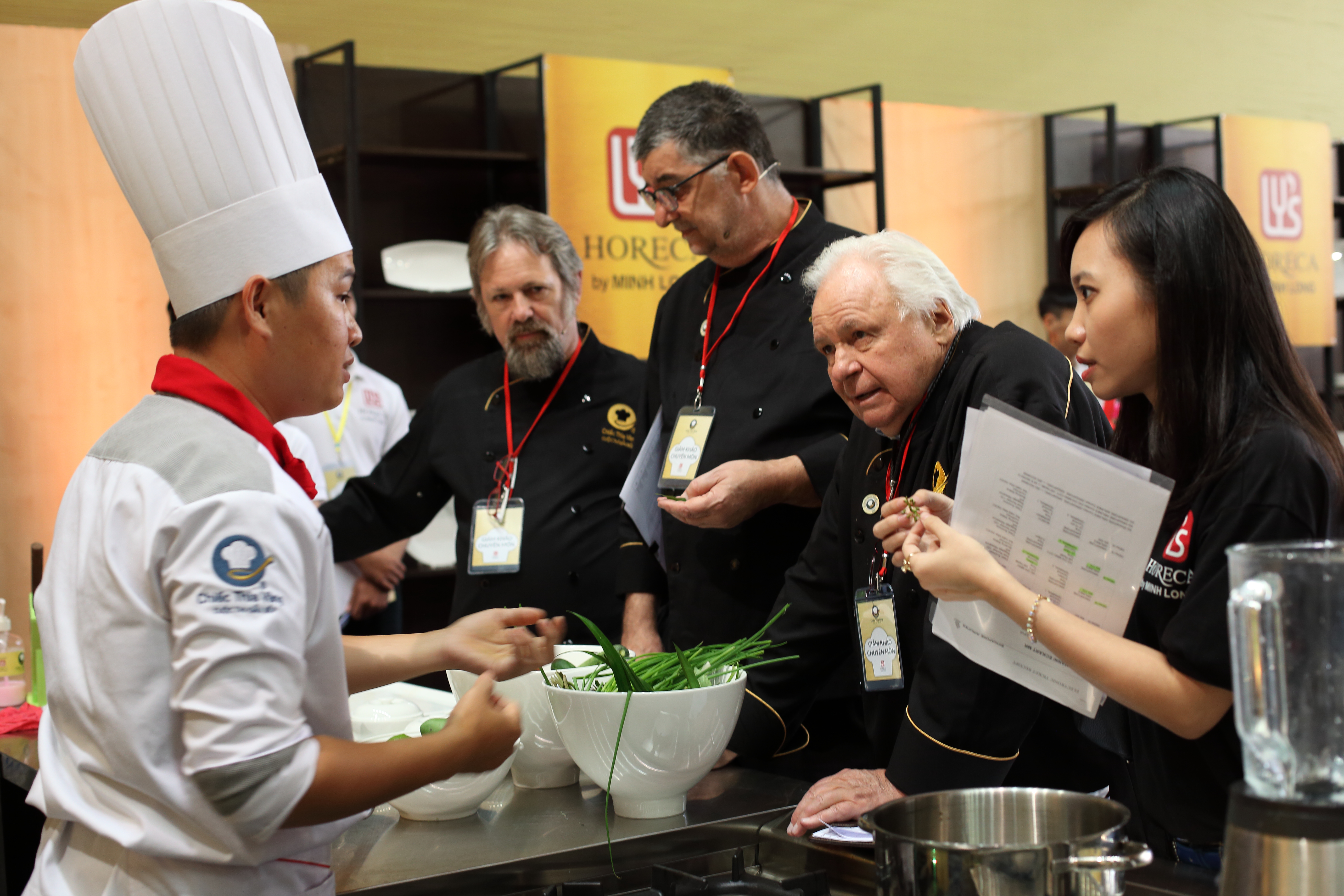 Review Chiếc Thìa Vàng 2016 