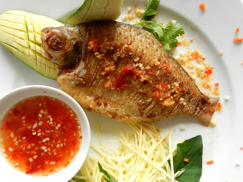 Cá he, nhát gió kén bạn hiền!