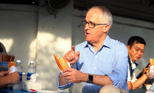 Australian Prime Minister enjoys his first ‘Bánh mì’ in Đà Nẵng