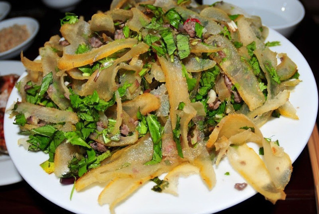 Da trâu gác bếp - món ăn lạ lùng của Hòa Bình