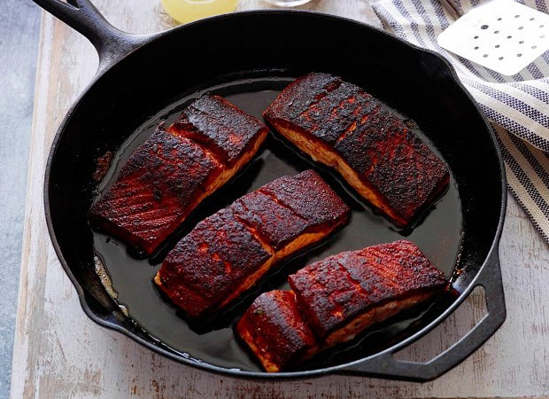 Blackening - Kỹ thuật cháy bơ cùng gia vị