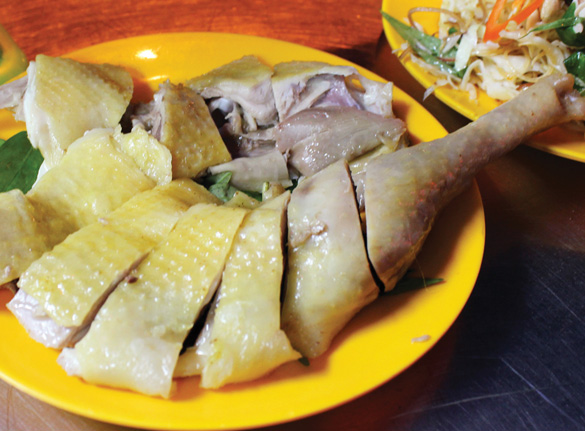 Qua đèo Le ăn gà luộc, uống nước chè