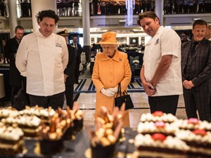 Đầu bếp Hoàng gia Anh tiết lộ chế độ ăn của Nữ hoàng Elizabeth