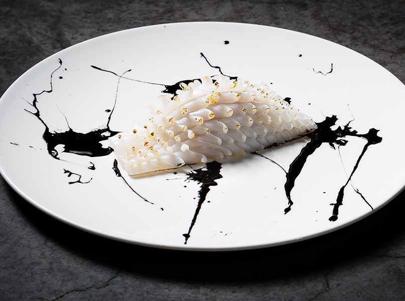 Màu đen ngày càng được nhiều đầu bếp nổi tiếng ưa chuộng