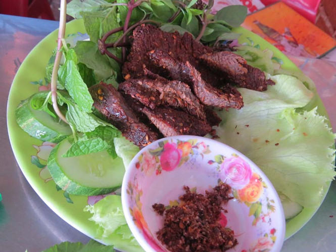 Đắm hồn với món "một nắng hai sương"