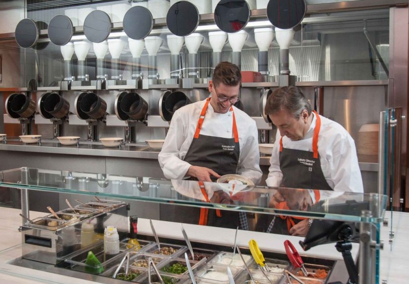 Nhà hàng đầu tiên trên thế giới hoàn toàn robot hóa