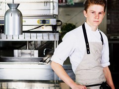 “Thần đồng” đầu bếp Mỹ: Học nấu ăn trên Youtube và tự mở nhà hàng ở tuổi 19
