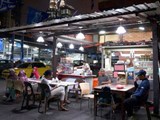 Malaysia cấm đầu bếp ngoại: Chủ nh&#224; h&#224;ng rối bời