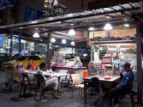 Malaysia cấm đầu bếp ngoại: Chủ nhà hàng rối bời