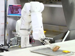 Cuộc “xâm lăng” của Robot đầu bếp thời 4.0