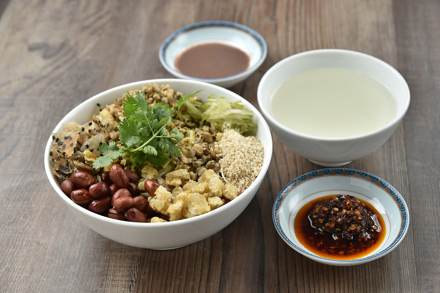 Nguồn gốc kỳ lạ của “bộ ba” đặc sản ẩm thực xứ Huế